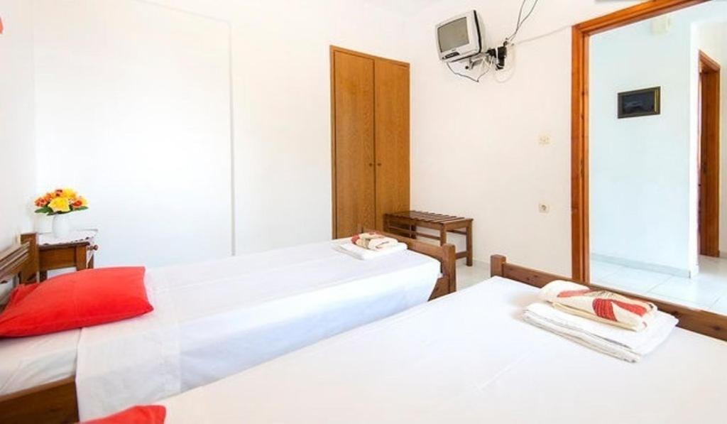 Evi Apartments And Studios เธโอโลกอส ห้อง รูปภาพ