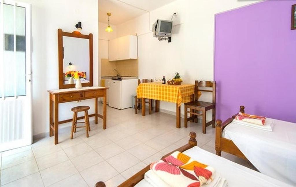 Evi Apartments And Studios เธโอโลกอส ห้อง รูปภาพ