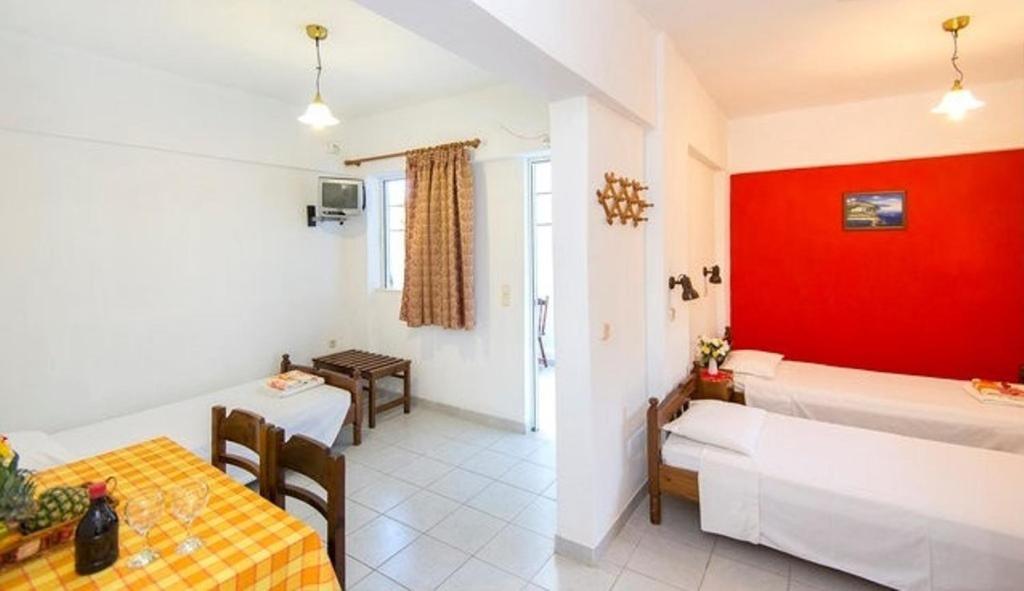 Evi Apartments And Studios เธโอโลกอส ห้อง รูปภาพ